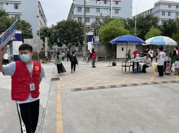 光明街道白花社区“两新”党组织同心抗疫显担当