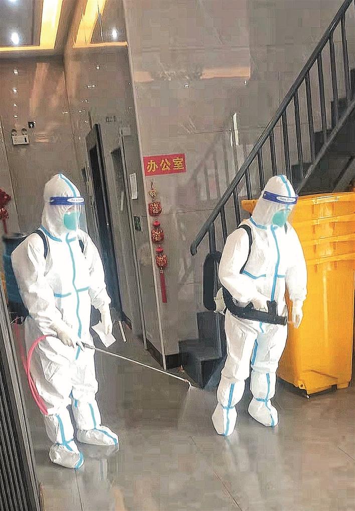 执子之手待春风 “消杀卫士”叶祖栋、廖晓丽夫妻并肩上阵战疫情 