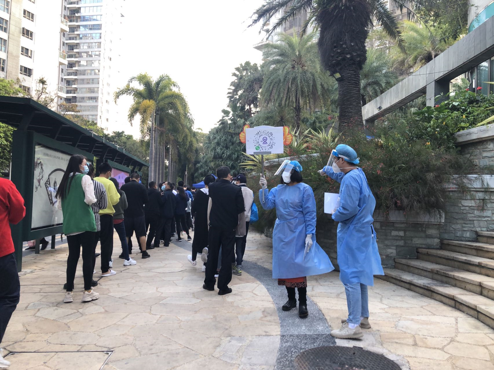 在深外籍志愿者助力战疫一线：我们不是“外人”