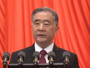 汪洋代表政协第十三届全国委员会常务委员会作工作报告