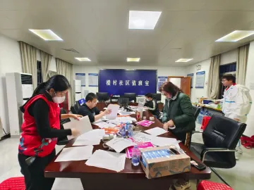 楼村社区妇联执委陈美晓：同心抗疫，彰显巾帼力量