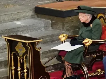 英国女王伊丽莎白二世在确诊感染新冠后首次公开露面