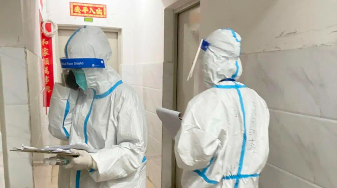 走下讲台穿上防护服，福田区上步小学教师积极投身疫情防控一线