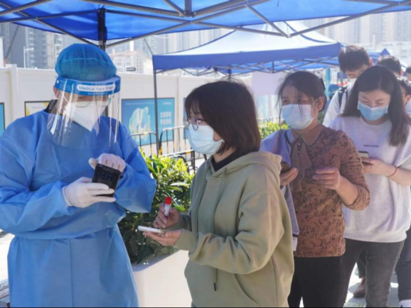 弘扬雷锋精神 中建科技在行动