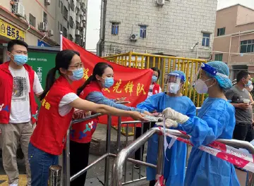 马山头社区党群战疫先锋队为一线工作人员提供暖心服务  