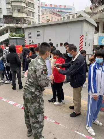 ​公明社区“疫”线迷彩绿勇当防控生力军
