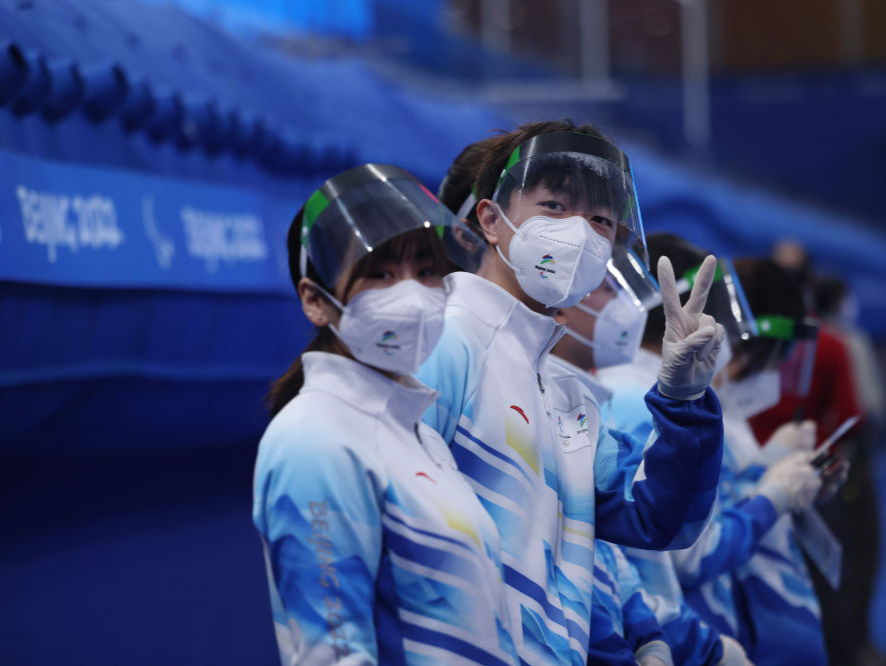 北京冬残奥志愿者的笑脸，是外国选手最初也是最美好的印象