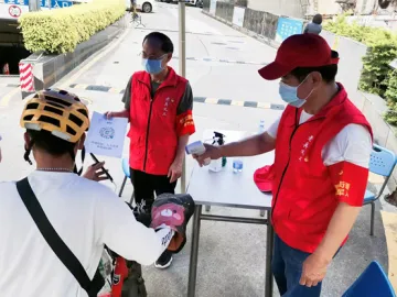 睦邻抗疫正能量 翠竹街道退役军人助力无物业小区围合管理  