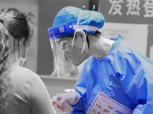 白天他们是治愈系彩虹，夜晚他们又汇聚成璀璨星空……