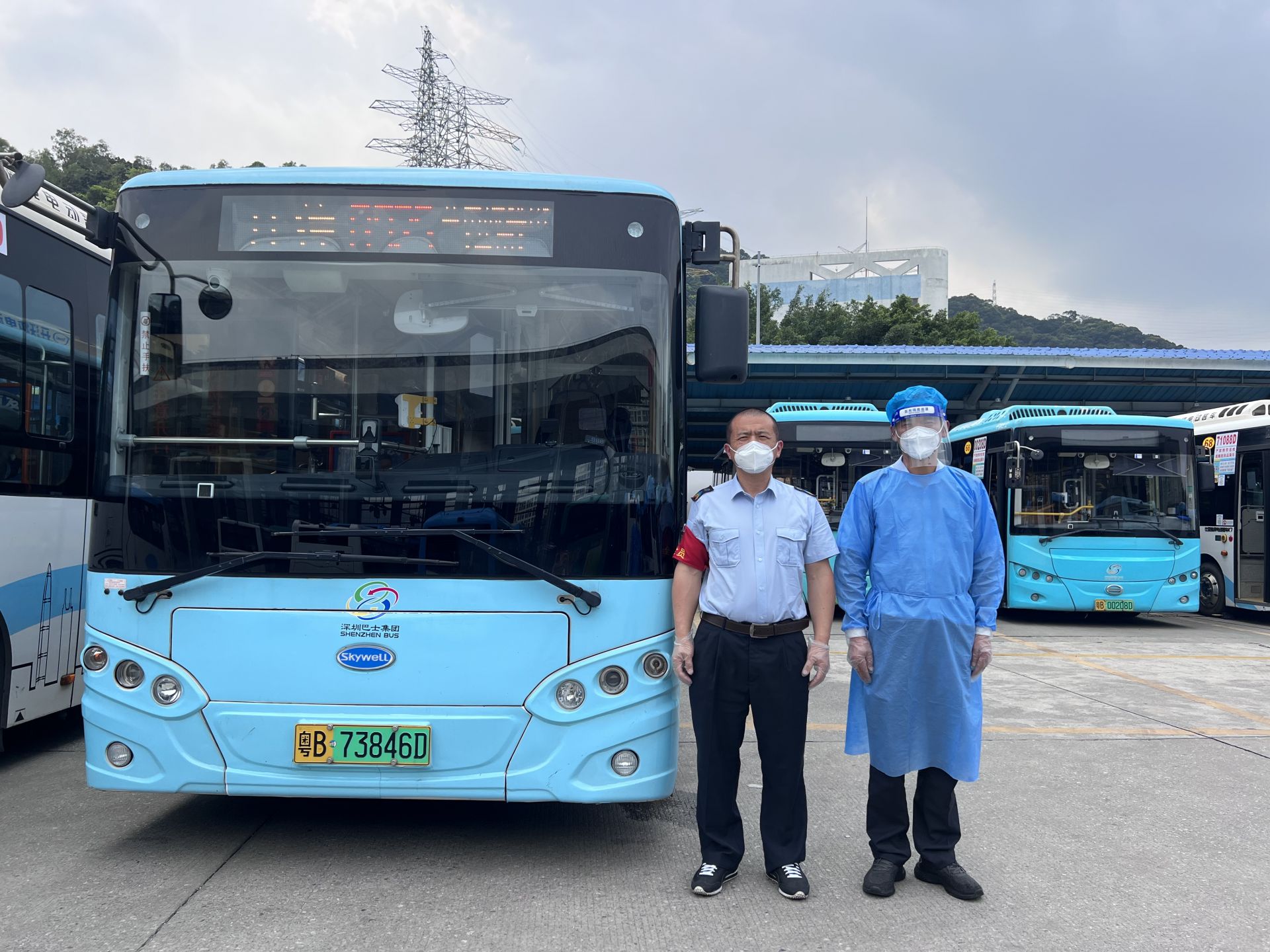 深圳五区复工首日，首批54条公交线路恢复运营
