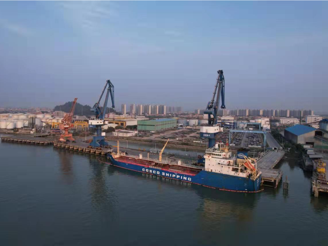 广东交通集团引入全国第一船进口减碳沥青