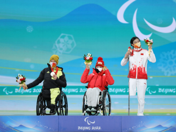升起3面五星红旗！北京冬残奥会首场颁奖典礼在延庆举行