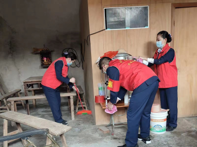 汕汾高速“汾芳”志愿者服务队：“志愿红”在雷锋月里闪闪发亮