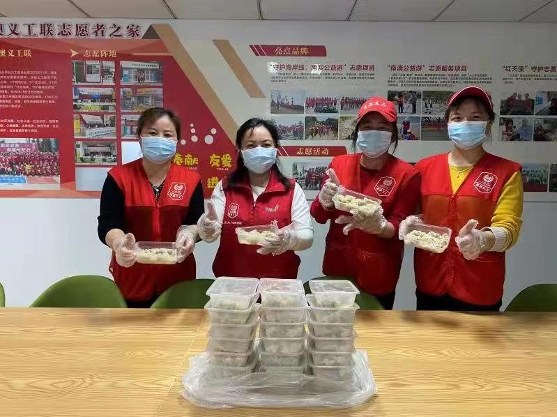 濑粉青仔丸番薯糖水......南澳志愿者制作600份本地美食支援抗疫工作者