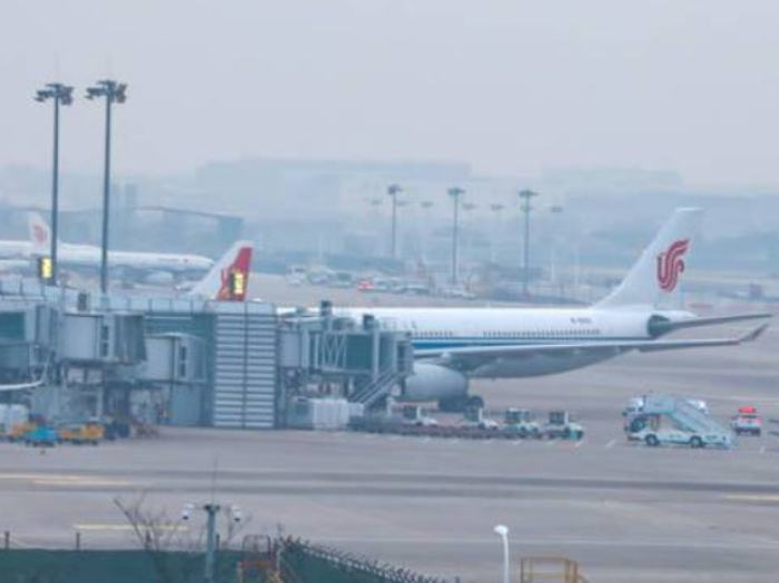 首架接返自乌克兰撤离中国公民临时航班安全抵达