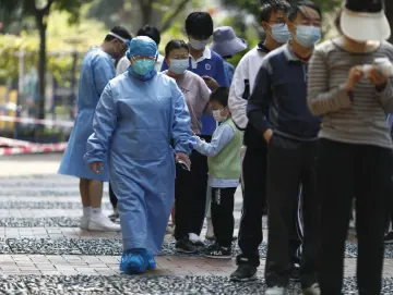 “大管家”张红安：带领医护一鼓作气，又快又好完成采样任务  