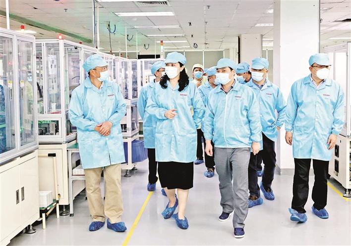 光明区领导率队到欣旺达电子股份有限公司光明基地调研企业生产经营和防疫工作