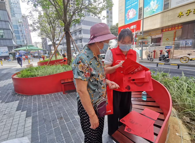翠竹街道水贝社区长者服务站开展线上DIY剪纸活动