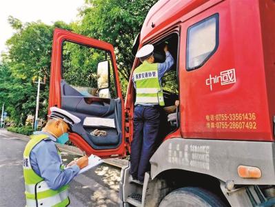 燕罗街道联合交警中队加强重点客货运车辆监管