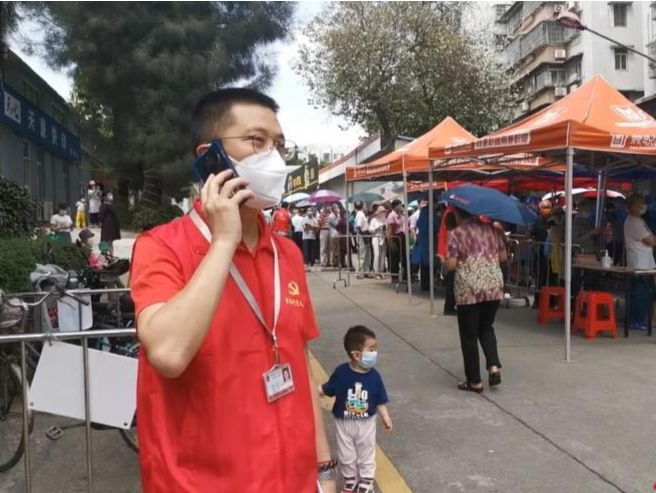 我在管控区｜居委会的一天：特殊的社区，再苦也甜