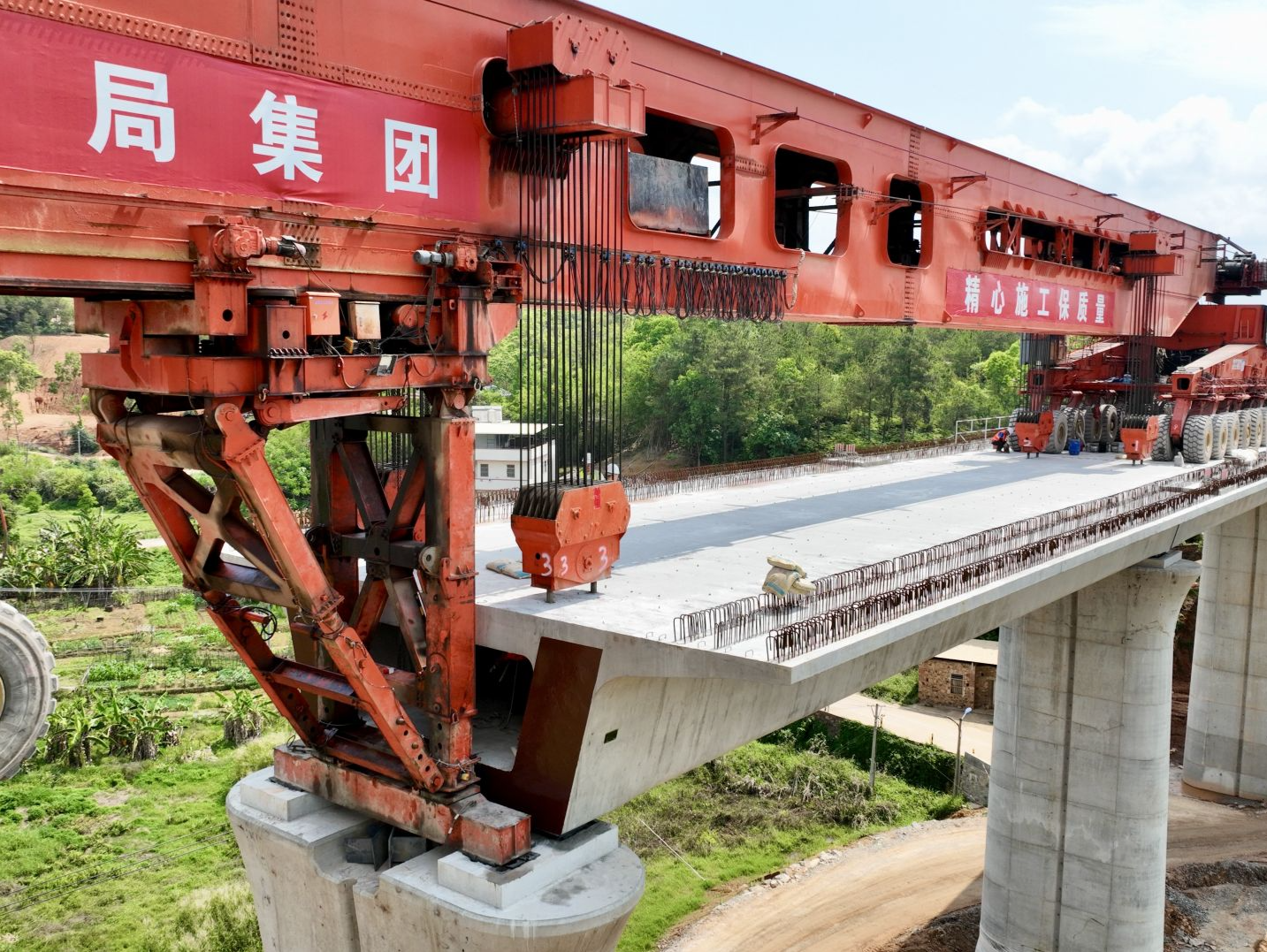 梅龙铁路箱梁架设有序推进 建成后梅州90分钟可达深圳