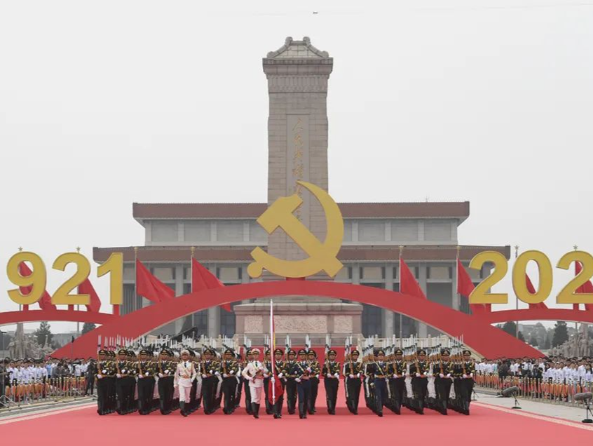 以百年奋斗成就经验推动全党增长智慧、增进团结、增加信心、增强斗志