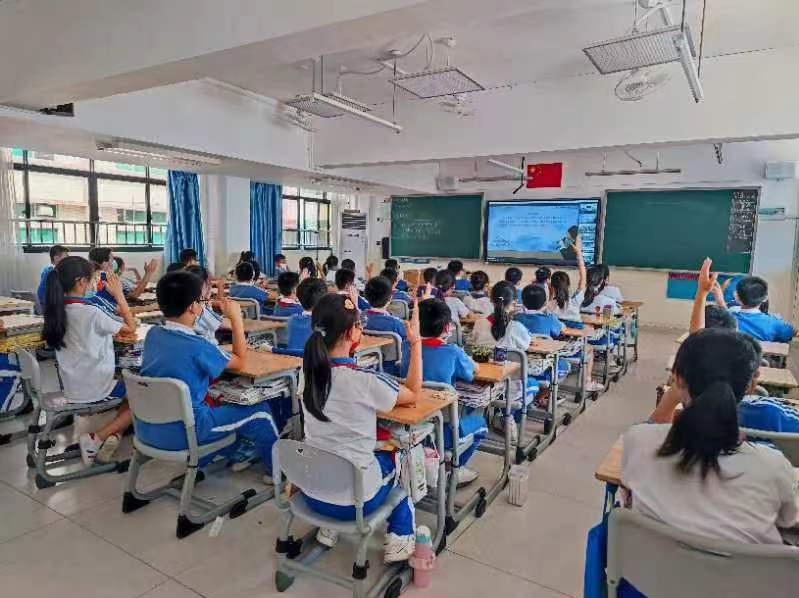 龙华法院“进”校园：1300余名学生共享法治云课堂