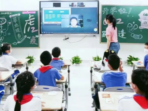 “一个不落下”！深圳全力保障学生线上线下同步学习