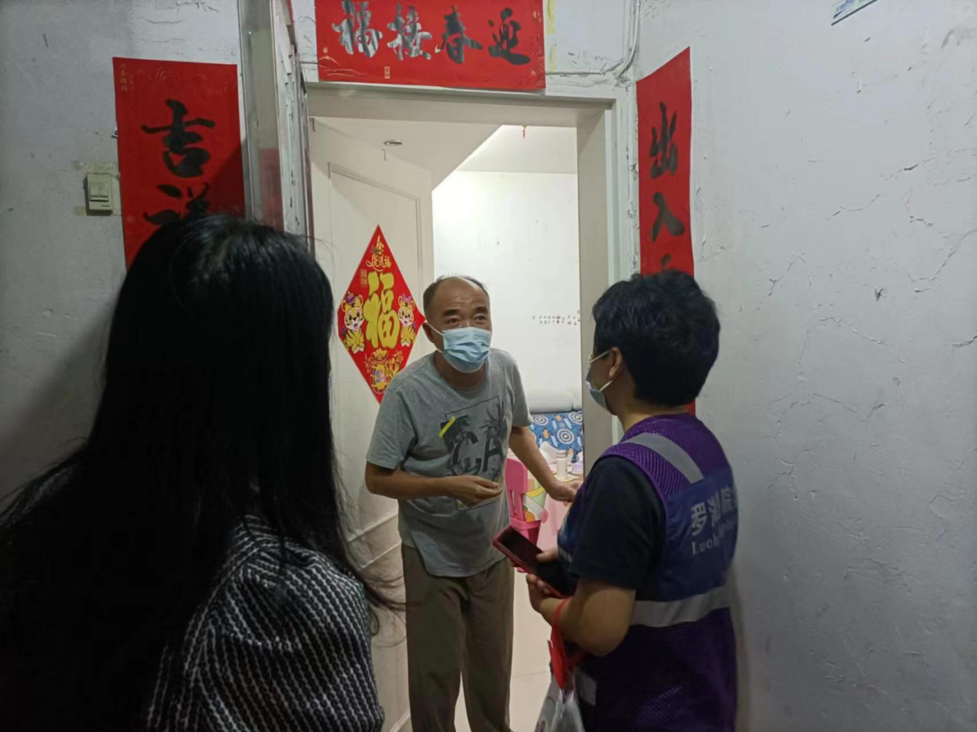黄贝街道｜上门评估老人身体状况，碧波社区疫苗接种护卫行动走进百姓家