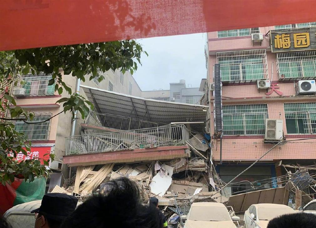 湖南长沙居民自建房倒塌事故造成23人被困，39人失联