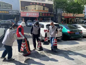 公明社区“文明啄木鸟”专啄“脏乱差” 巡防团巡出文明新风尚