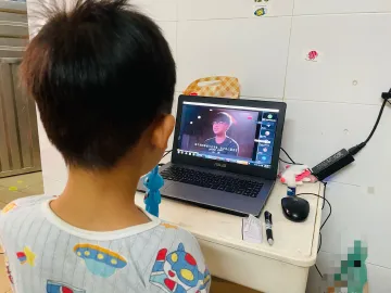 凤凰街道V爱之家向青少年宣传生命教育知识