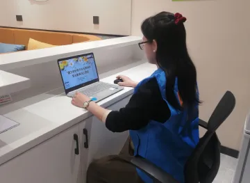 光明街道V爱之家：每月来“敲门” 为家庭教育助力