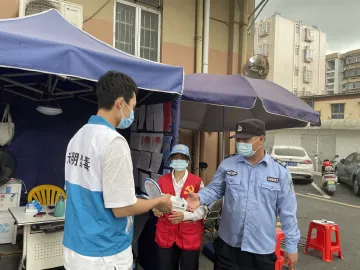 光明街道喜迎“五一”劳动节，抗疫禁毒不松懈
