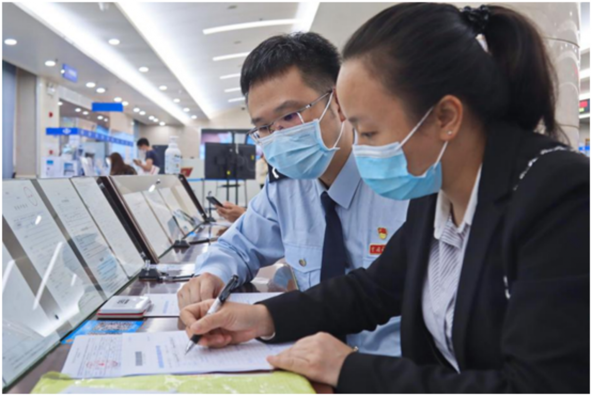 深圳龙岗：税惠春风吹 市场生机发  