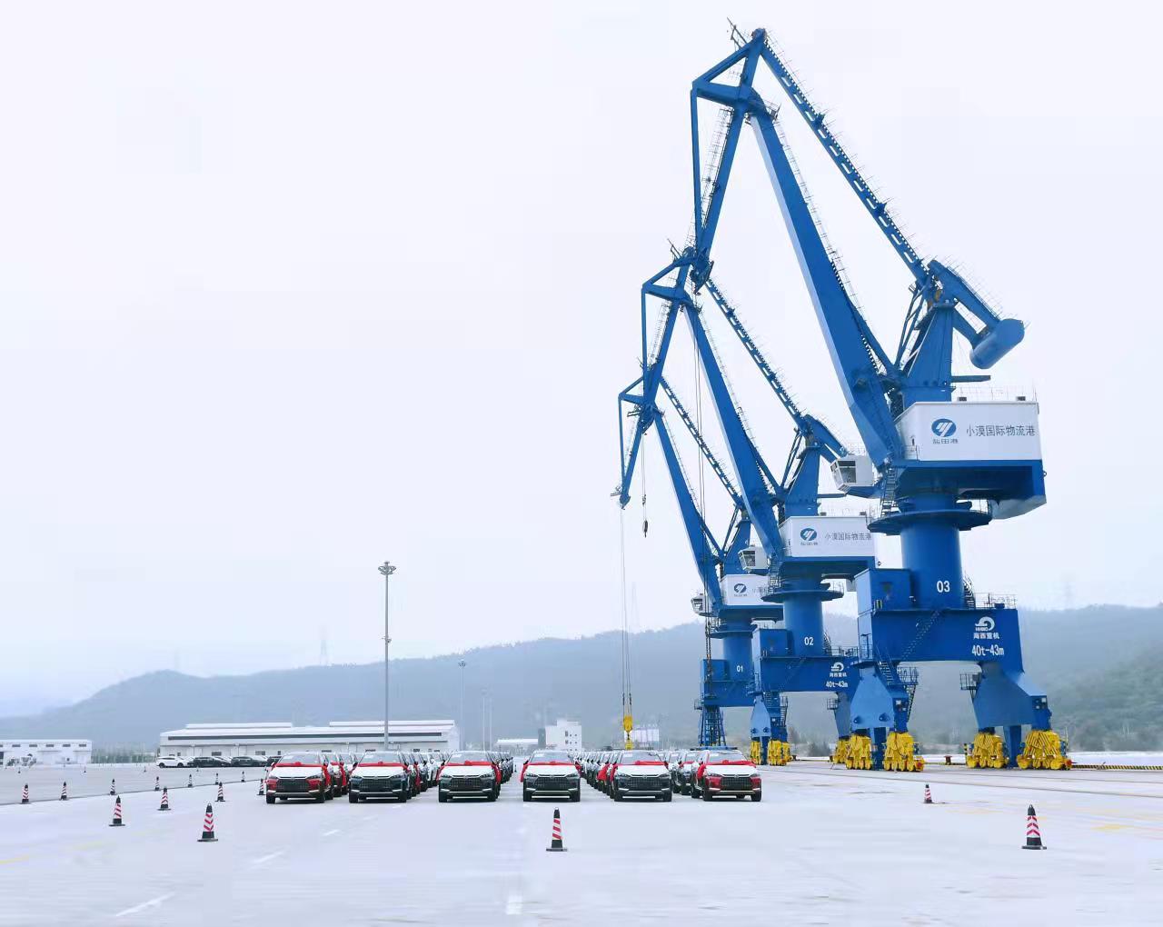  Shenzhen Shantou Xiaomo International Logistics Port made the first voyage of car ro ro ships, 336 BYD cars went to sea by boat