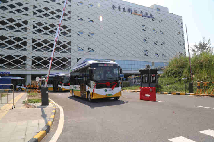 坪山首个大型公交综合场站投用，为全区1/3公交提供停场及保养