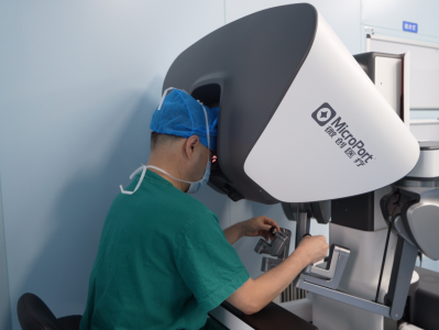 首次亮相！华南地区首例国产腔镜机器人临床研究手术在深开展
