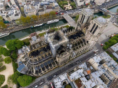 法国总统：巴黎圣母院有望于2024年重新开放   