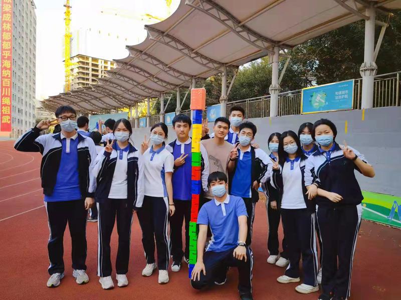 精选电影、晨歌点播、正念冥想……翠园中学从“心”出发助力高三生迎高考