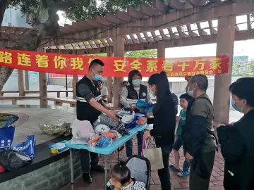 文明交通，凤凰在行动! 凤凰街道进社区宣传交通安全知识