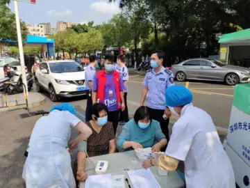 玉塘网格员贴心服务“护航”60岁以上老人接种疫苗