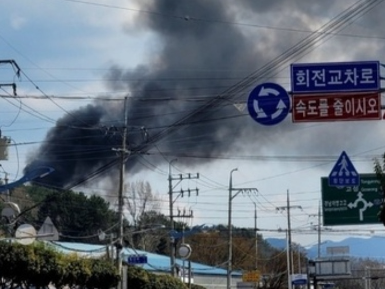 韩国空军两架教练机相撞坠毁 已致3死1伤