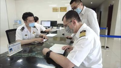 深圳颁发国内首份外籍船员适任证书