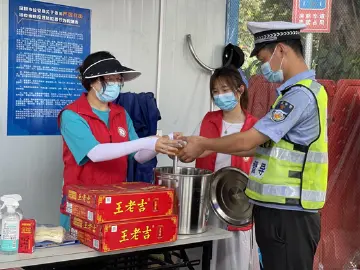 你守“疫”线，我送清凉  公明街道西田社区为一线防疫人员送上“清凉”慰问