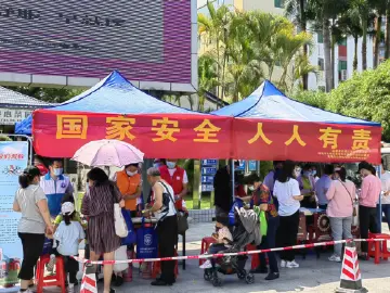 公明社区开展全民国家安全教育日普法宣传活动
