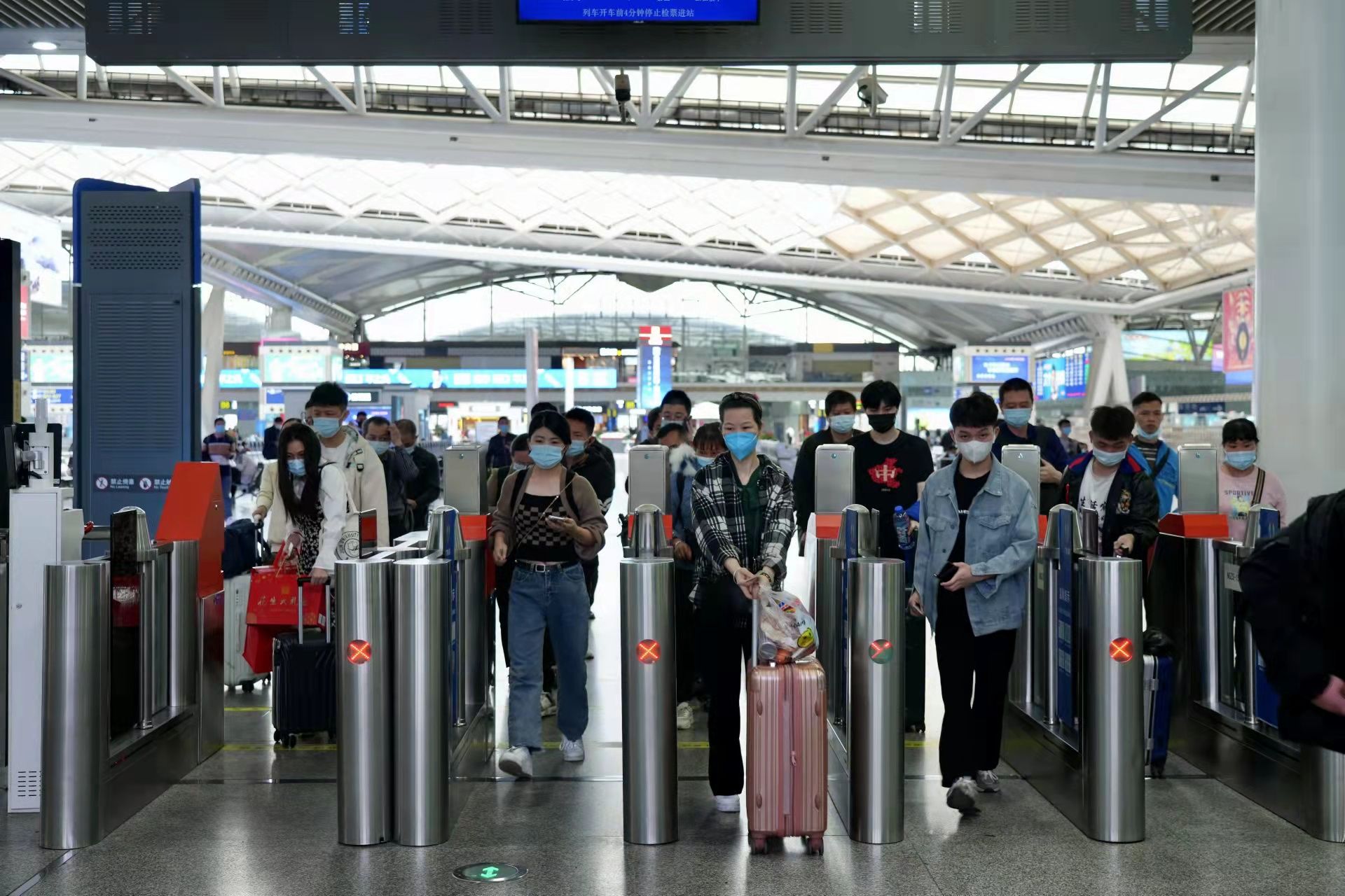 清明假日深圳北站计划增开22趟动车组