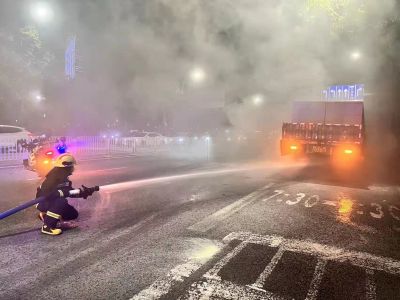 辟谣 | 网传“上步路公交车爆炸”？假的！是货车起火引起爆胎