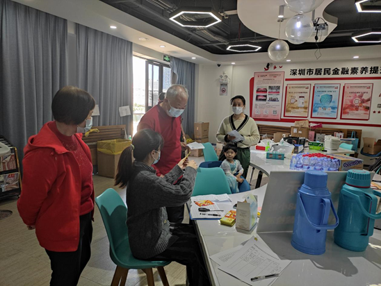 桂园街道鹿丹村社区开设疫苗接种老人专场  