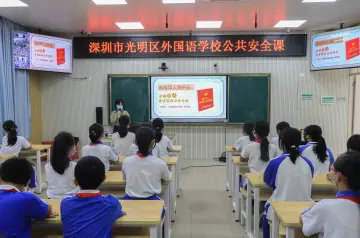 凤凰街道普法宣传进校园，护航青少年健康成长